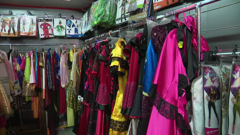 Últimos dias de liquidação na loja de disfarces